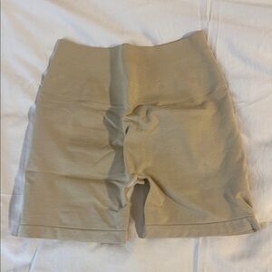 Alphalete Shorts Tan